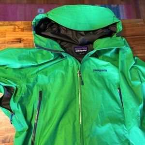 Patagonia Rain Jacket- Men’s Large Raincoat